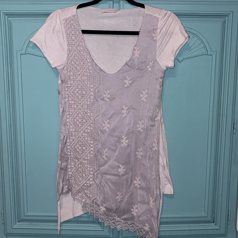 BOGO 🌸🌼 JOHNNY WAS 4 Love and Liberty Lightest Lavender Floral Tunic- flaw